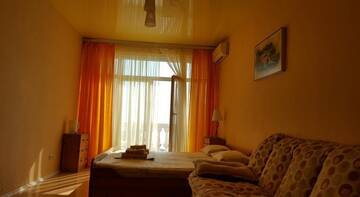 Фото номера Четырехместный номер с балконом Гостиница Guest house Jelling №95 г. Утес 3