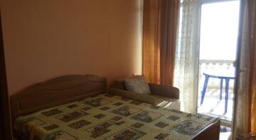 Фото номера Трехместный номер с видом на море Гостиница Elling 153 Guest House г. Утес 2
