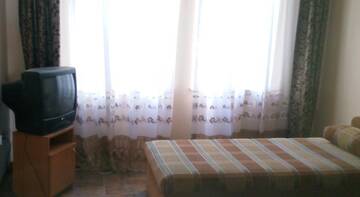 Фото номера Бюджетный трехместный номер без балкона Гостиница Elling 153 Guest House г. Утес 3