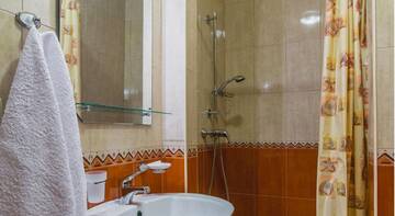 Фото номера Двухместный номер с 2 отдельными кроватями и террасой Гостиница Вилла Верона г. Утес 7