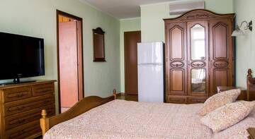 Фото номера Семейный номер с балконом Гостиница Guest House Voyage г. Утес 3