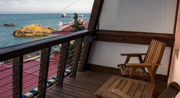 Фото номера Стандартный трехместный номер с видом на море Гостиница Guest House Voyage г. Утес 12